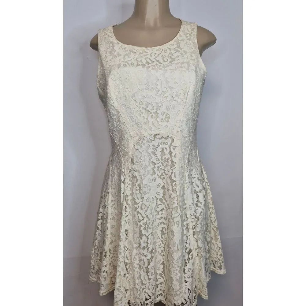 Monteau dress - Picture 6 of 8